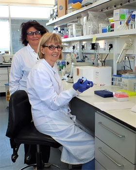 Dr Cinzia Scarpini (standing) and Mrs Dawn Ward (sitting) in Prof N. Coleman’s and Dr Matthew Murray's laboratory