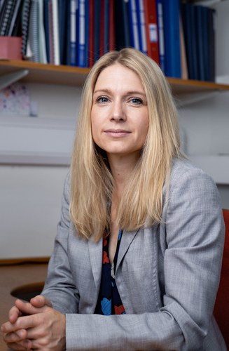 Dr Louise  Boyle
