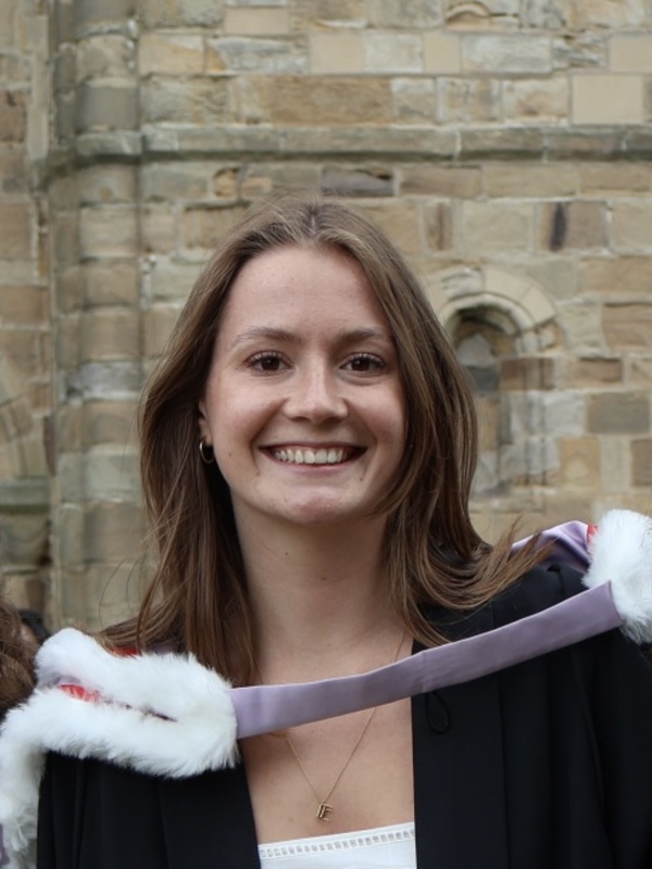  Ellie Thompson