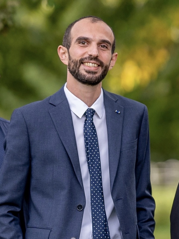 Dr Esam Khanfar