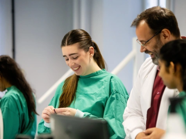 Students and professors doing the western blot test in the teaching lab at Pathology