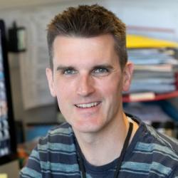Dr Colin  Crump