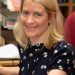 Dr Naomi  McGovern